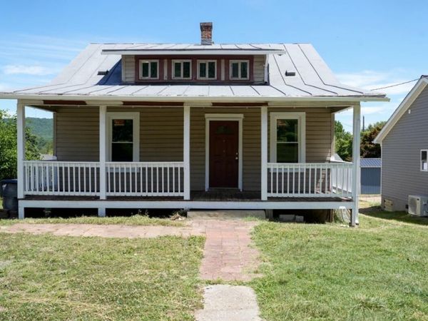 3712 Yellow Mountain RD SE, Roanoke, VA 24014