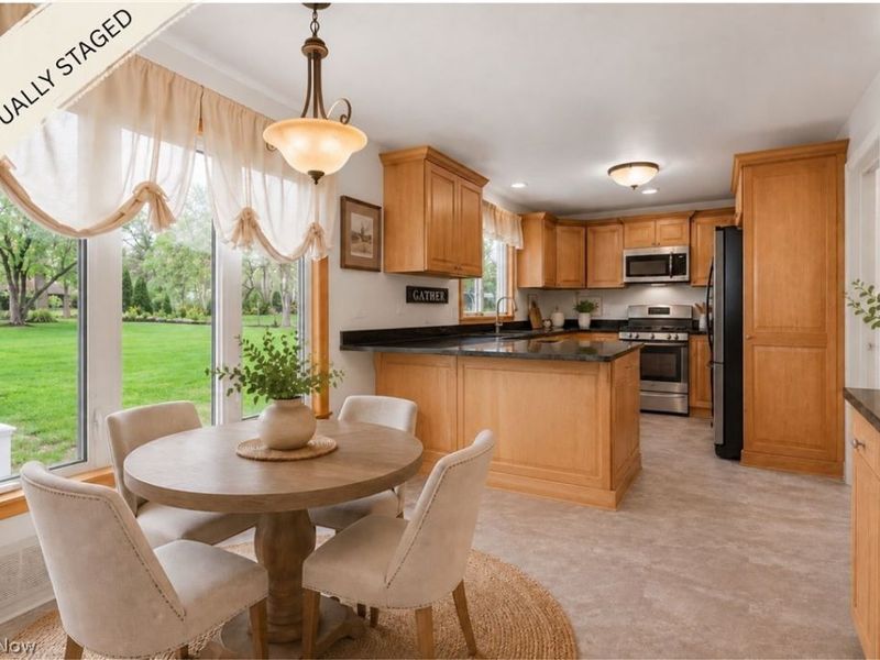 2426 Lander Road, Pepper Pike, OH 44124 Photo 12