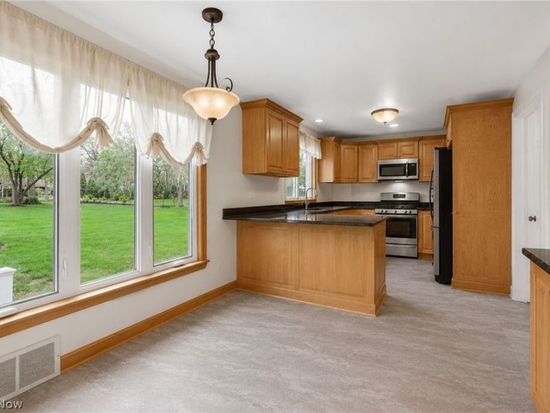 2426 Lander Road, Pepper Pike, OH 44124 Photo 13