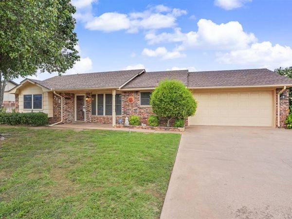 712 Canterbury Boulevard, Altus, OK 73521