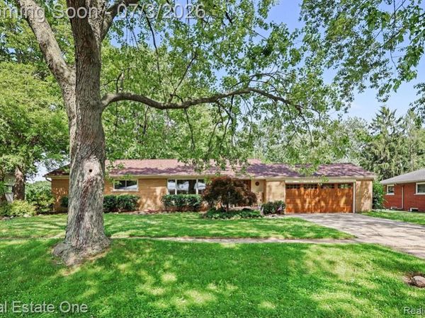 400 Juliet Drive, Almont Vlg, MI 48003