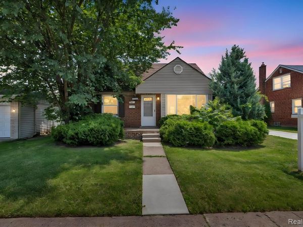 7641 Pelham Road , Allen Park, MI 48101