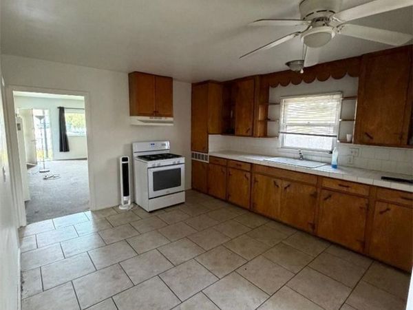 427 Hamilton, Costa Mesa, CA 92627