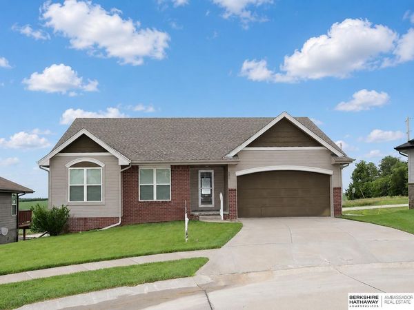 130 Broken Arrow Circle, Yutan, NE 68073