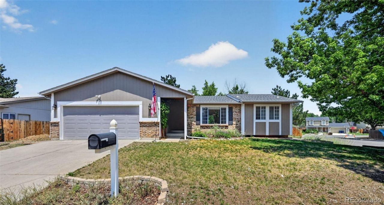 4052 S Argonne Way, Aurora, CO 80013 Main Photo