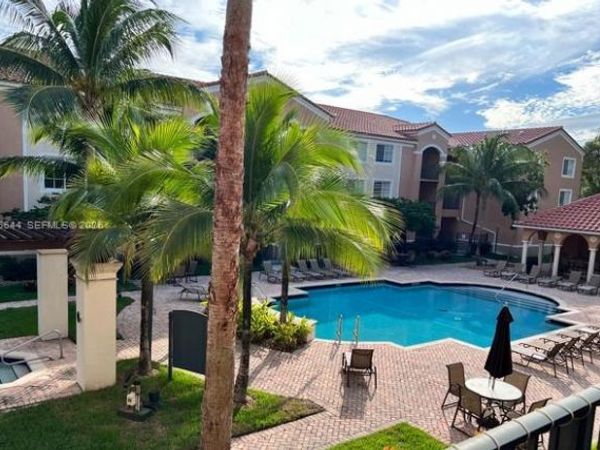 6841 SW 44th St , Unit 204, Miami, FL 33155