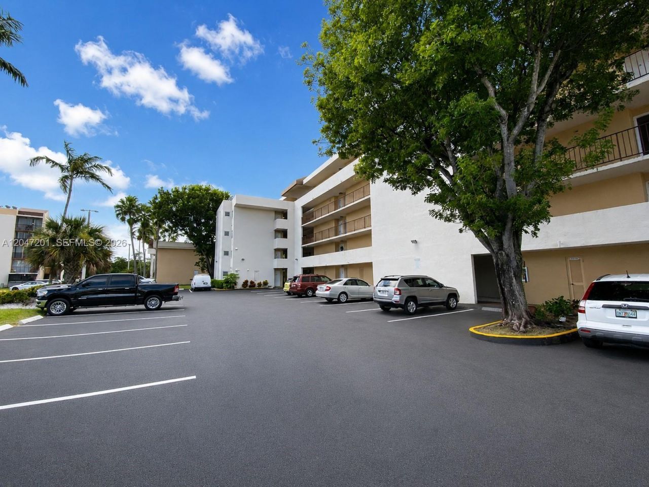 8870 Fontainebleau Blvd , Unit 106, Miami, FL 33172 Photo