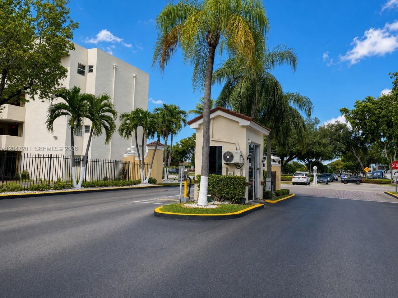 8870 Fontainebleau Blvd , Unit 106, Miami, FL 33172 Photo