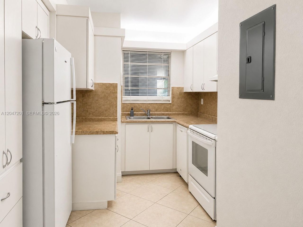8870 Fontainebleau Blvd , Unit 106, Miami, FL 33172 Photo
