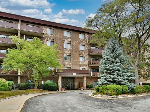 700 Wellington Avenue, Unit 207, Elk Grove Village, IL 60007