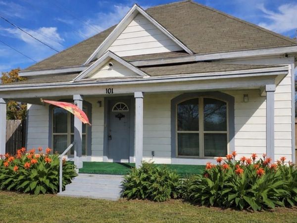 101 S Walnut Avenue , Petrolia, TX 76377