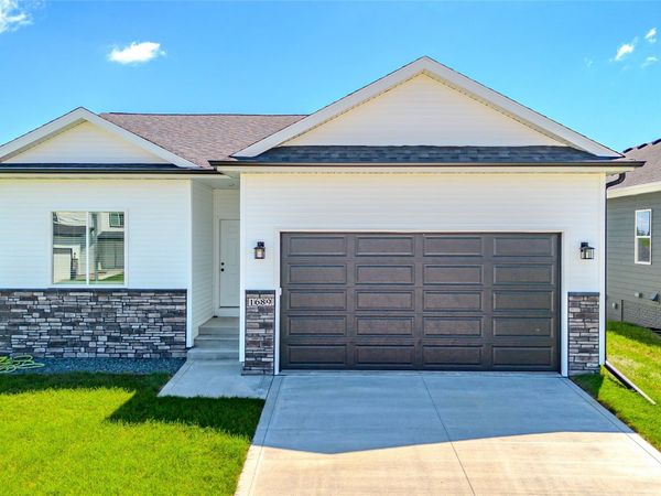 2002 Spaulding Lane, Grinnell, IA 50112
