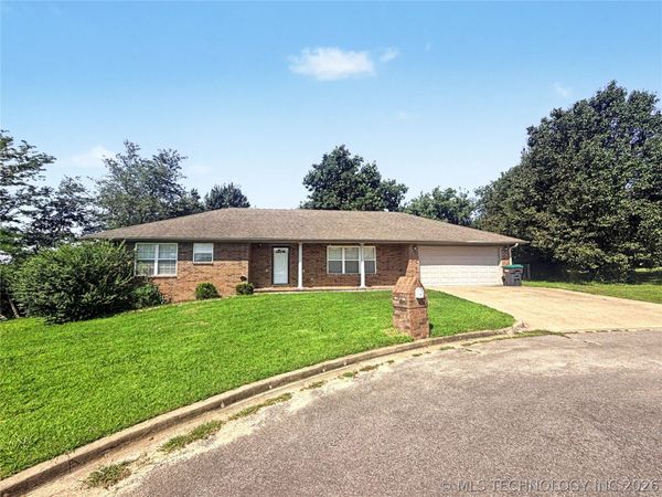 1211 W 1st Street , Tahlequah, OK 74464