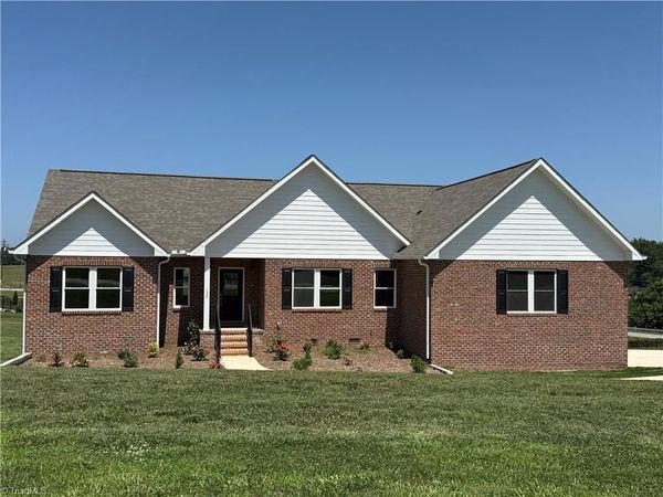 130 Oak Pointe Lane , Wilkesboro, NC 28697