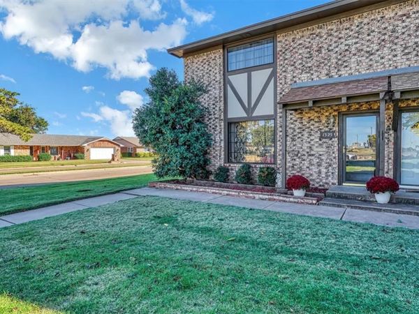 1325 Canterbury Boulevard, Altus, OK 73521