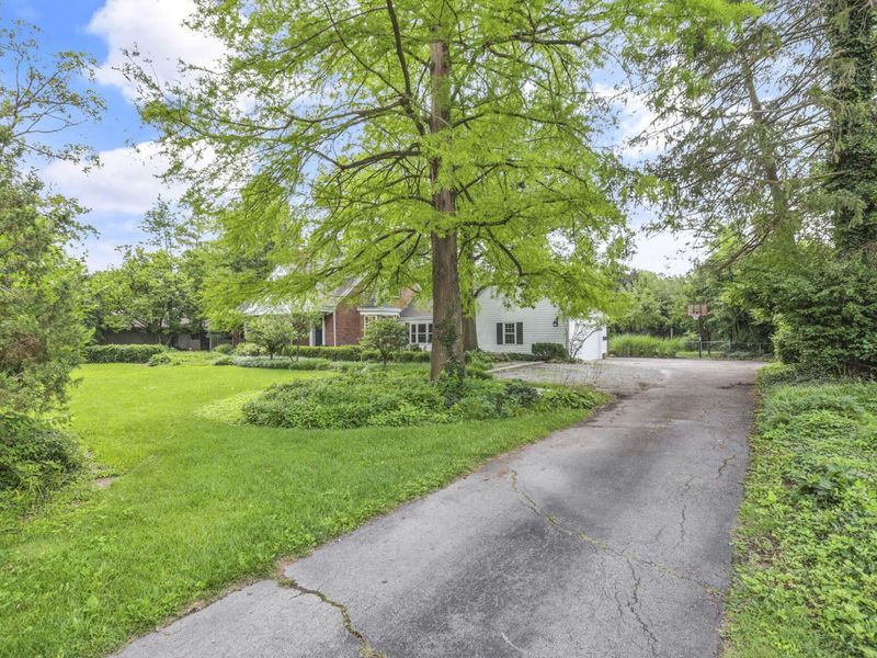 3145 E Broad Street, Columbus, OH 43209 Photo 3