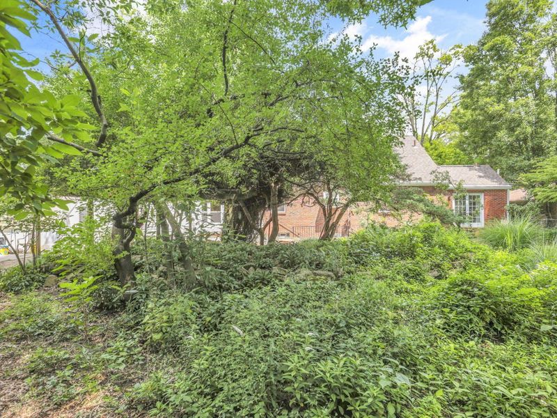 3145 E Broad Street, Columbus, OH 43209 Photo 95