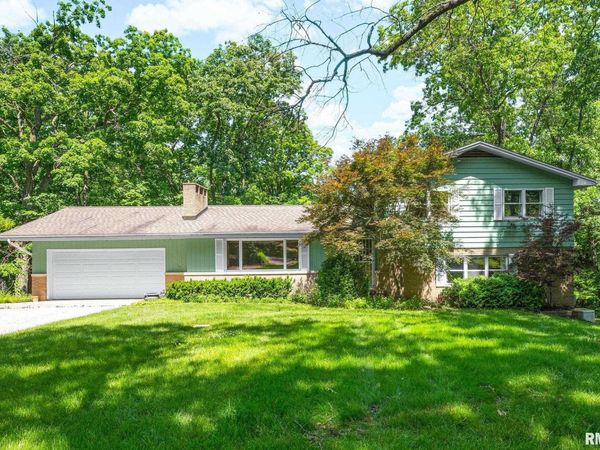 1233 OAK Circle, East Peoria, IL 61611