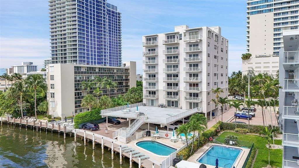 95 N Birch Road, Unit 301, Fort Lauderdale, FL 33304 Photo