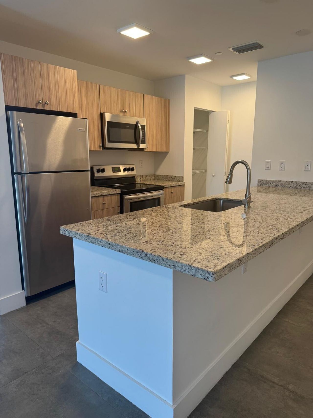 2010 SW 25th Terrace, Unit 305, Miami, FL 33133 Photo