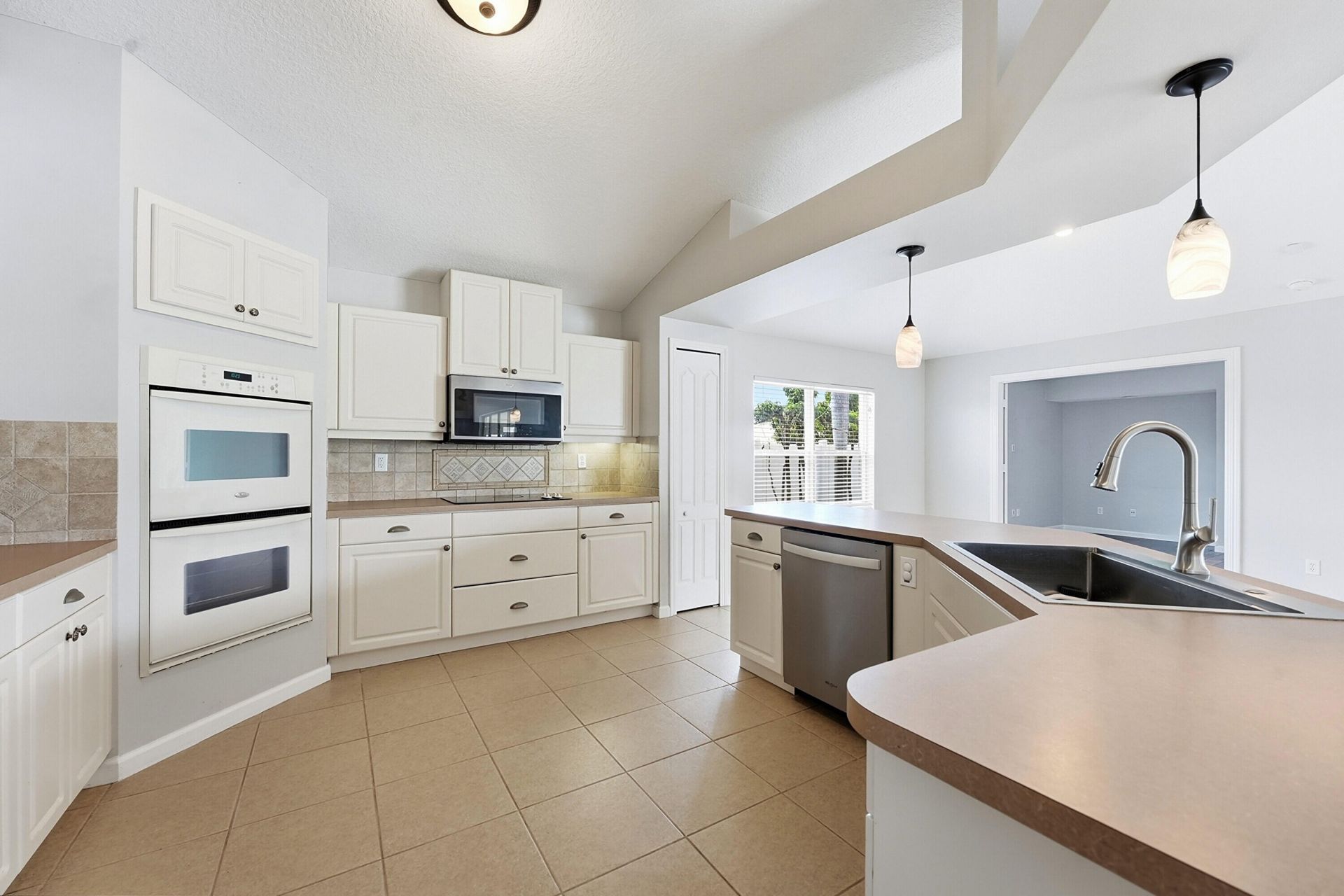 2314 SE Calcutta Circle, Port Saint Lucie, FL 34952 Photo