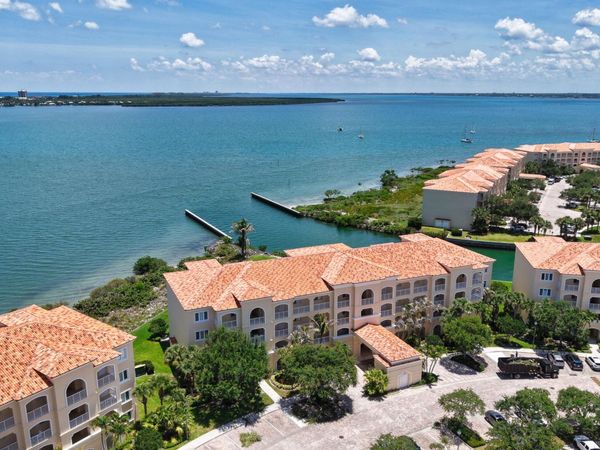 21 Harbour Isle Drive W, Unit Ph02, Fort Pierce, FL 34949