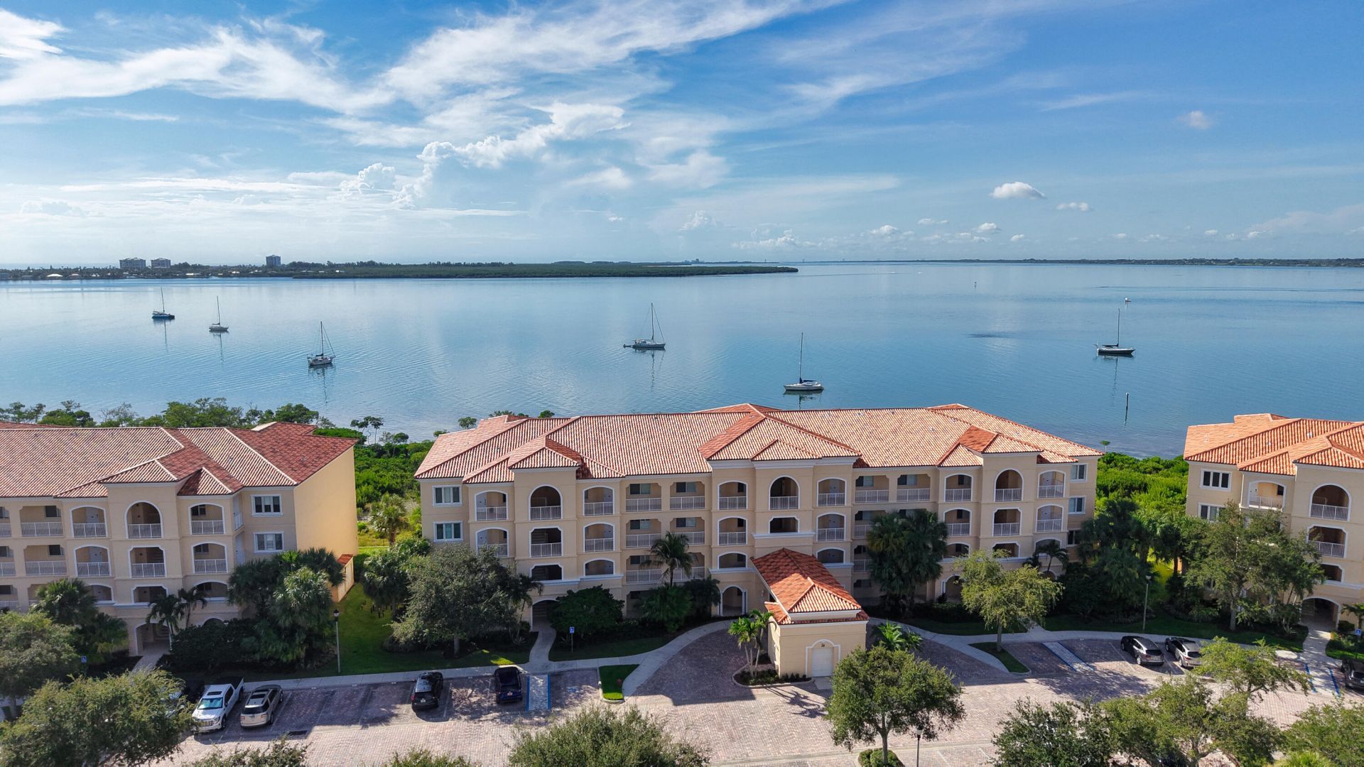 21 Harbour Isle Drive W, Unit Ph02, Fort Pierce, FL 34949 Photo