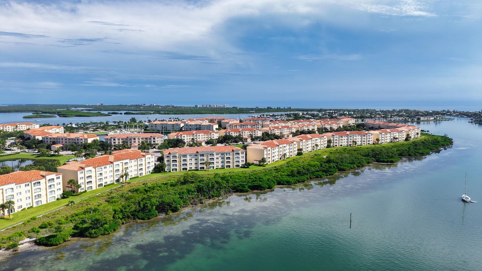 21 Harbour Isle Drive W, Unit Ph02, Fort Pierce, FL 34949 Photo