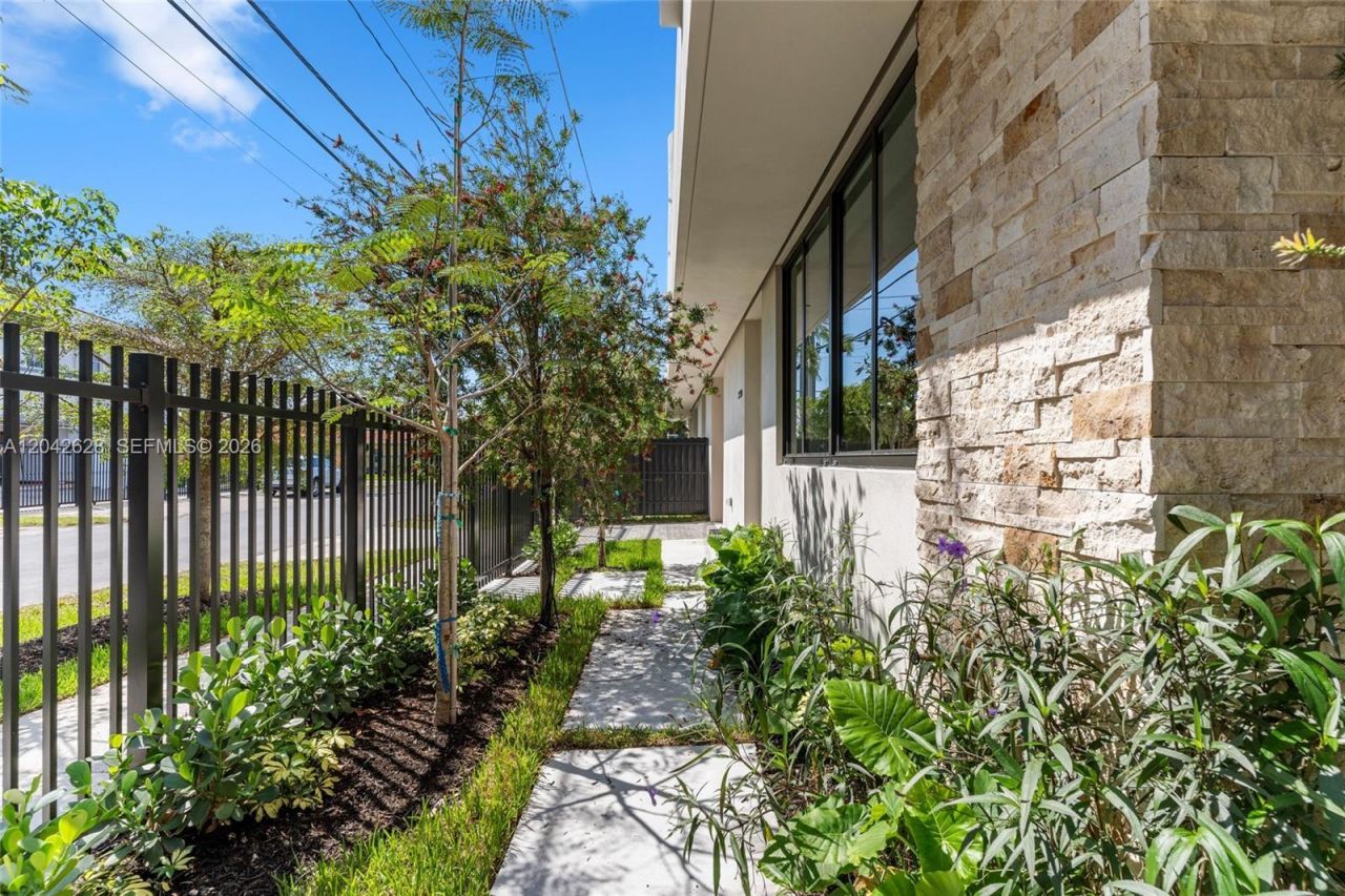 2330 SW 36th Ave , Miami, FL 33145 Photo