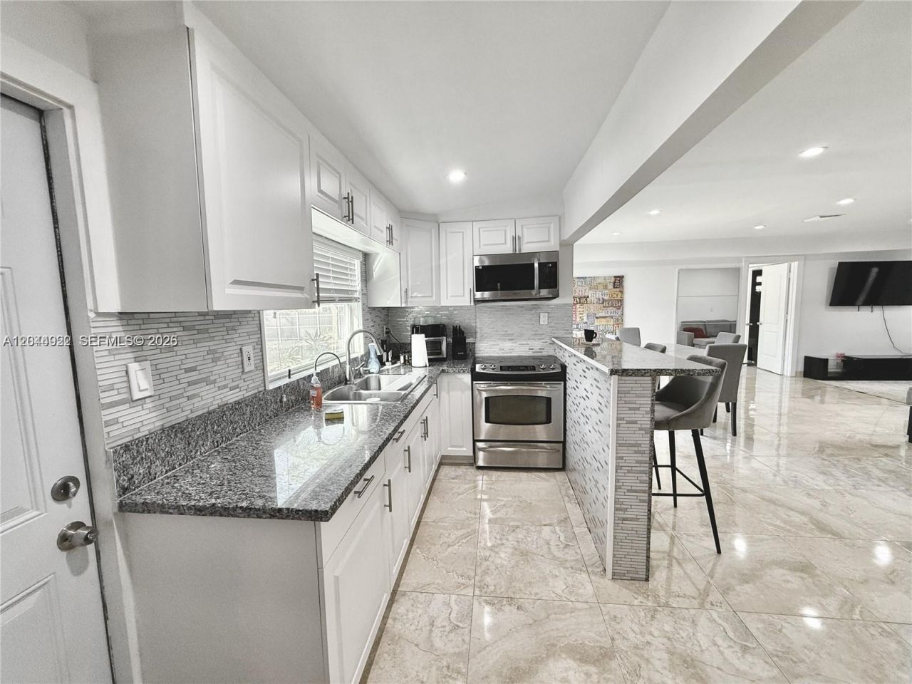 947 NE 149th St , Miami, FL 33161 Photo
