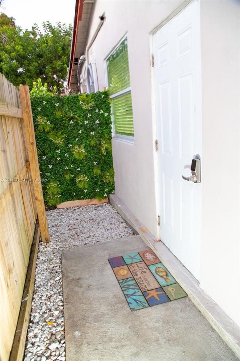 947 NE 149th St , Miami, FL 33161 Photo