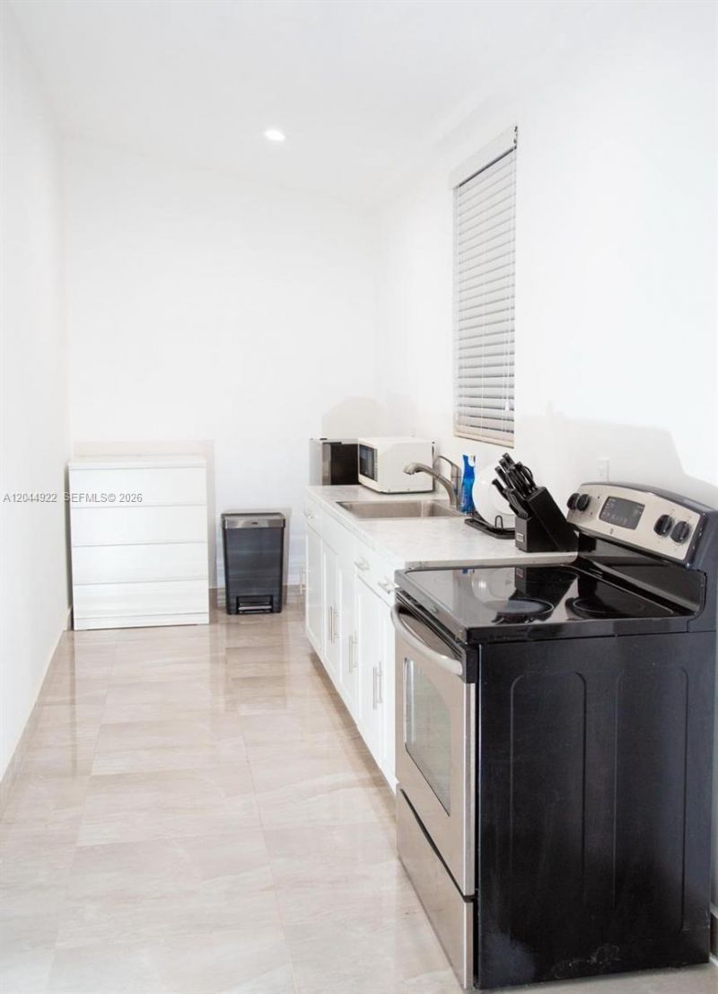 947 NE 149th St , Miami, FL 33161 Photo