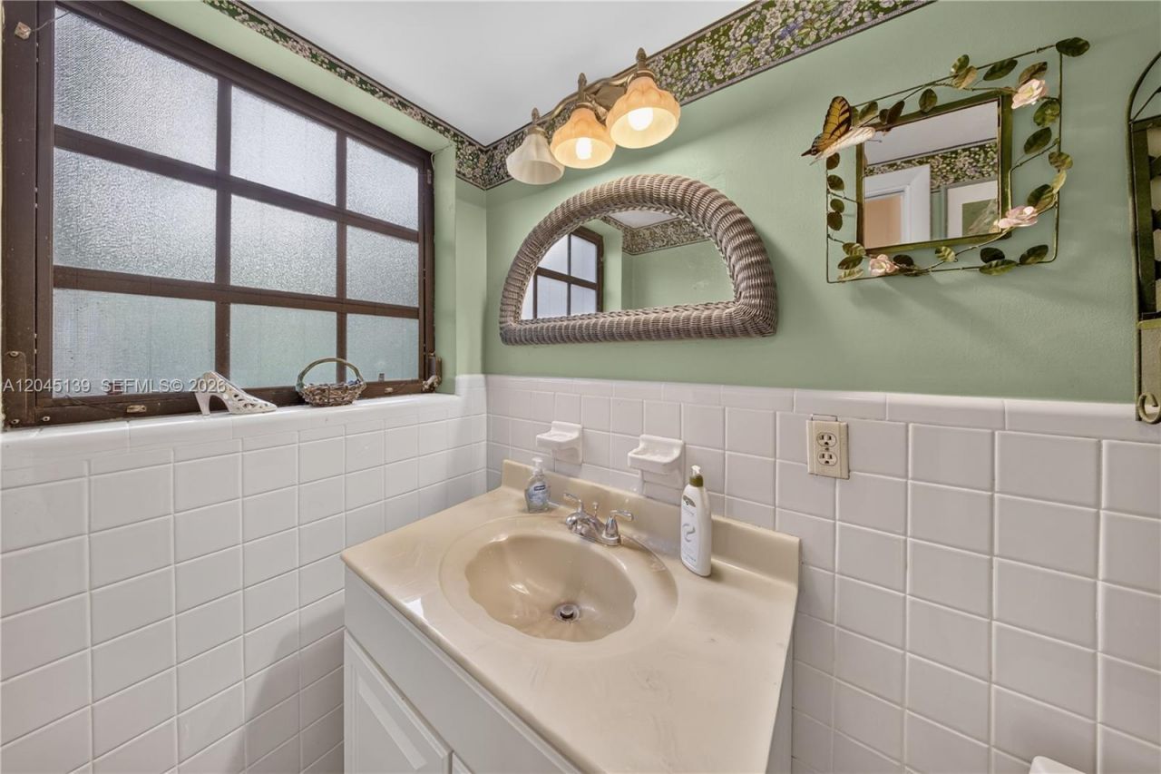 8340 SW 151st St, Palmetto Bay, FL 33158 Photo