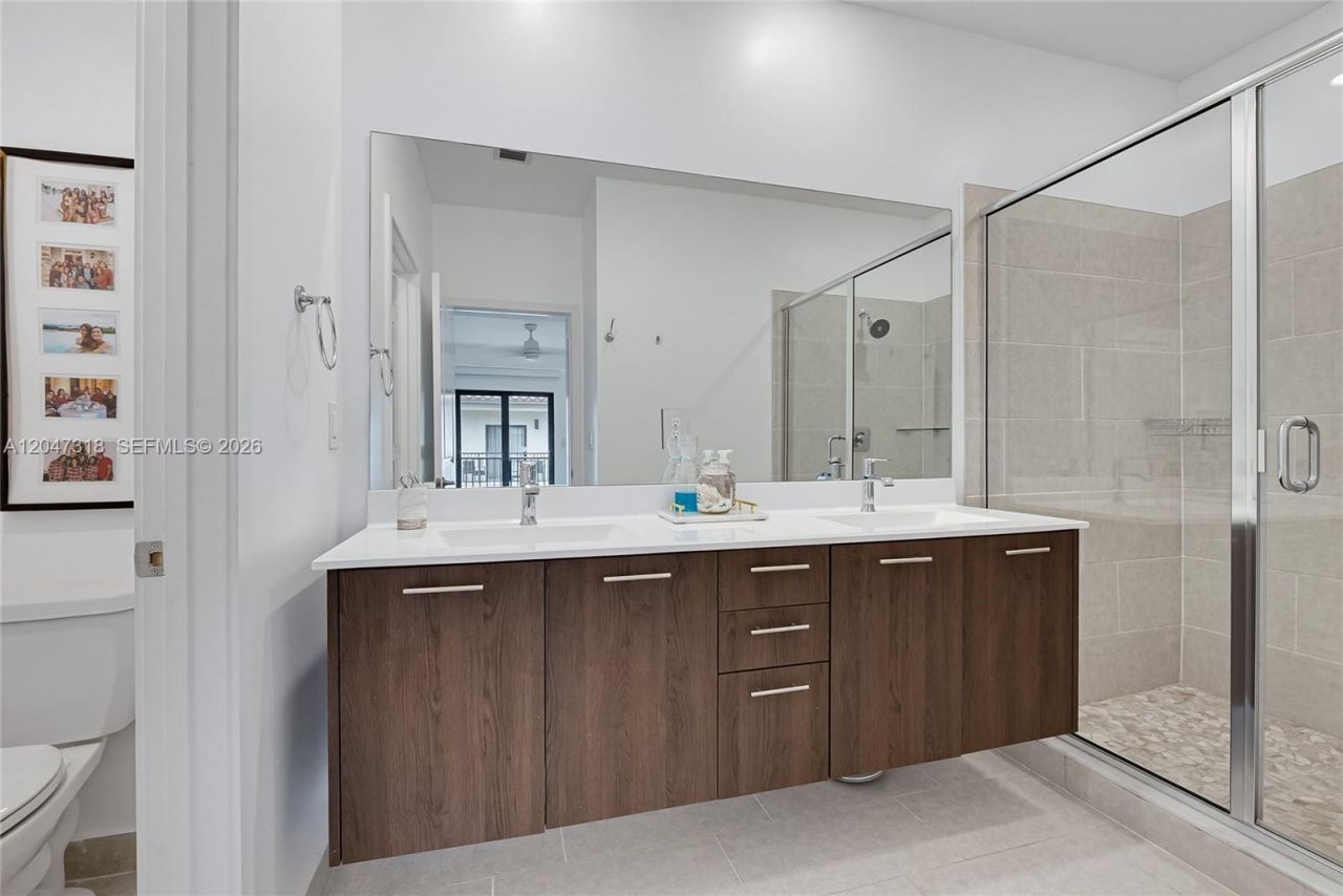 4605 NW 83rd Path, Doral, FL 33166 Photo