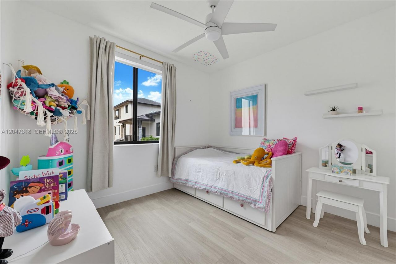 4605 NW 83rd Path, Doral, FL 33166 Photo