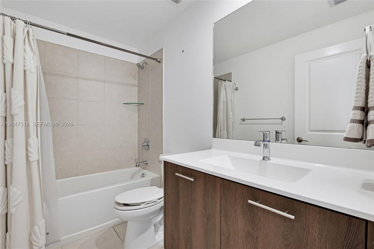4605 NW 83rd Path, Doral, FL 33166 Photo