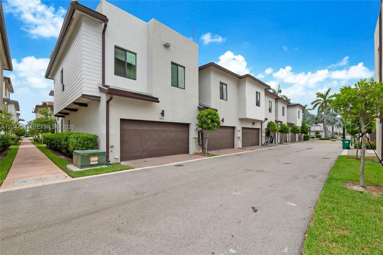 4605 NW 83rd Path, Doral, FL 33166 Photo