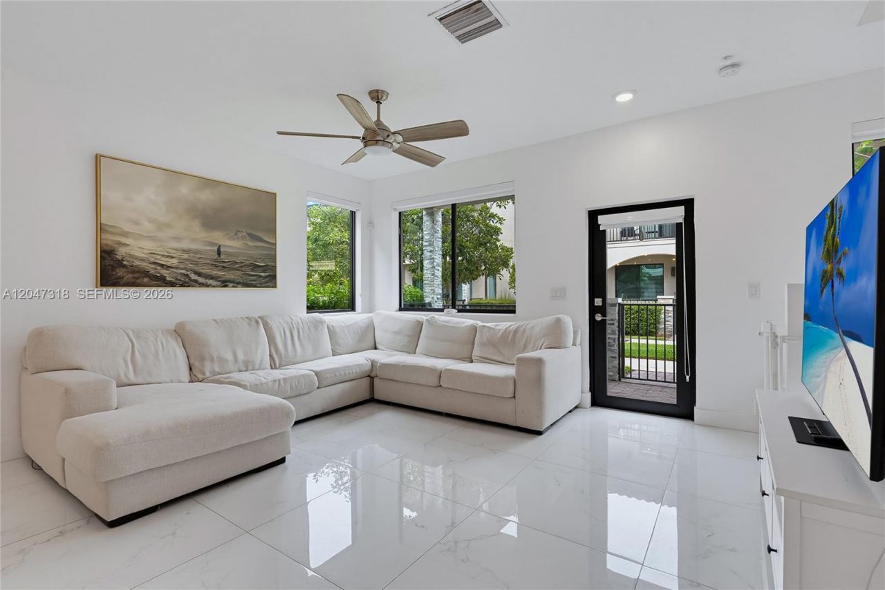 4605 NW 83rd Path, Doral, FL 33166 Photo