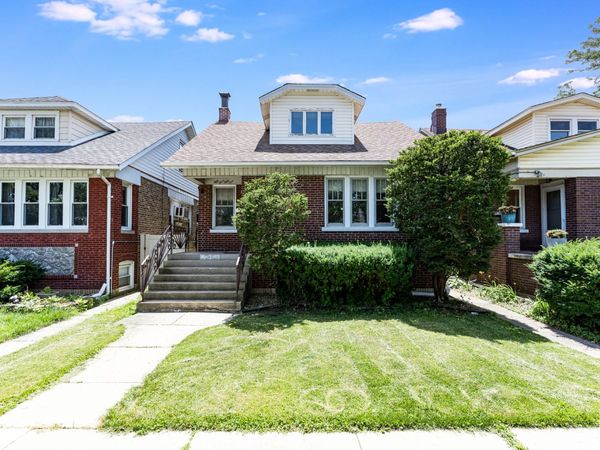 5351 W Waveland Avenue , Chicago, IL 60641