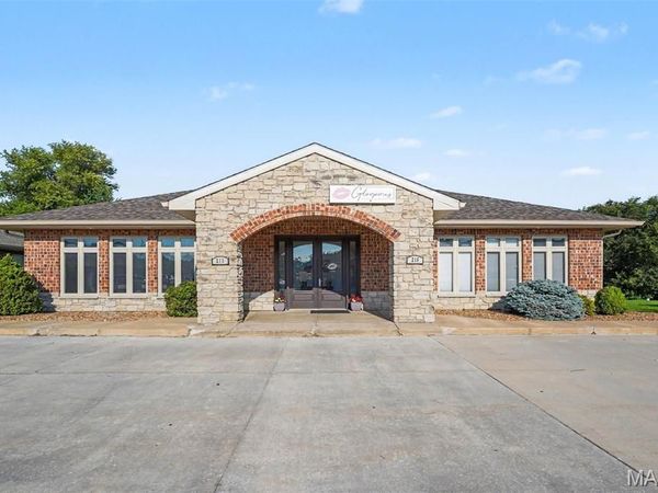 213 and 215 Creekside Office Drive, Wentzville, MO 63385