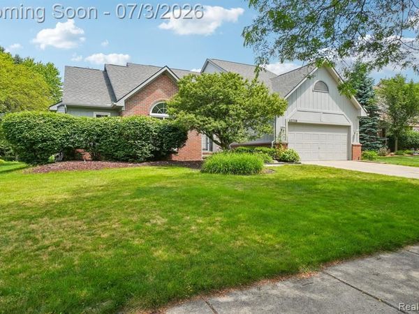 42738 Wimbleton Way, Novi, MI 48377