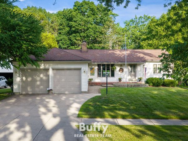 521 Leggat Street, Grand Haven, MI 49417