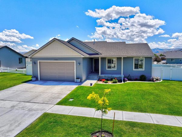1561 Petersburg Drive, Chubbuck, ID 83202