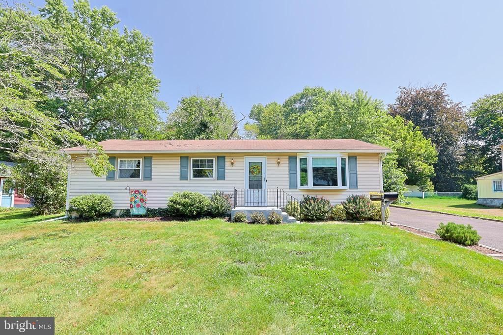 140 LONGSHORE AVENUE, YARDLEY, PA 19067