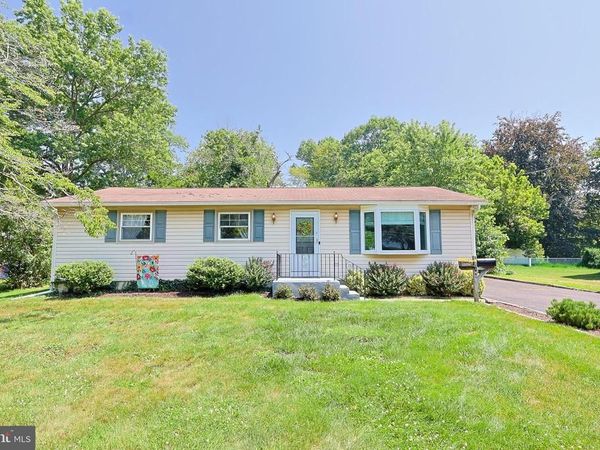 140 LONGSHORE AVENUE, YARDLEY, PA 19067