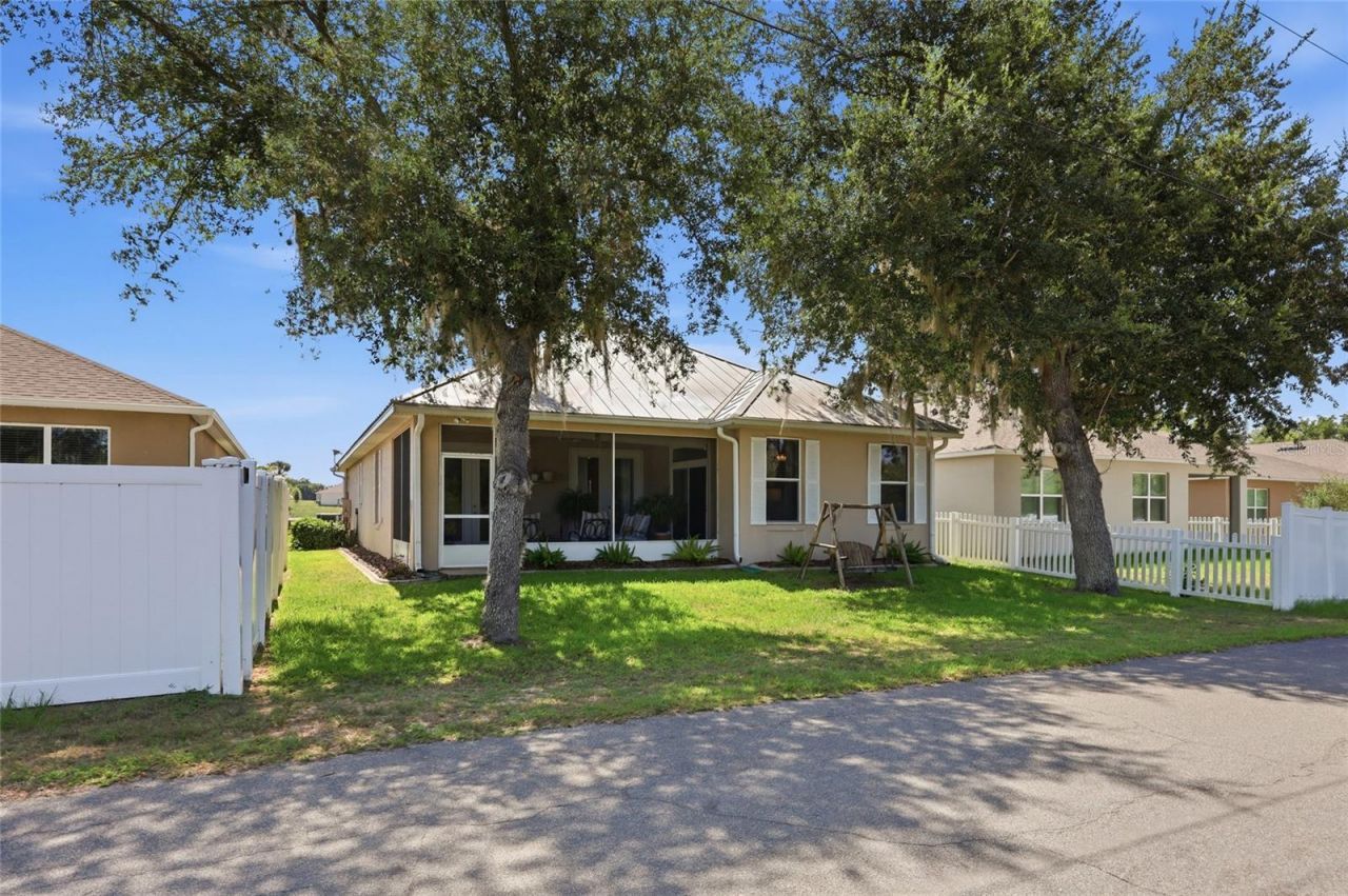 6342 Sanders Grove Circle , Okahumpka, FL 34762 Photo