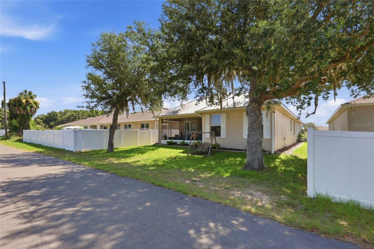 6342 Sanders Grove Circle , Okahumpka, FL 34762 Photo