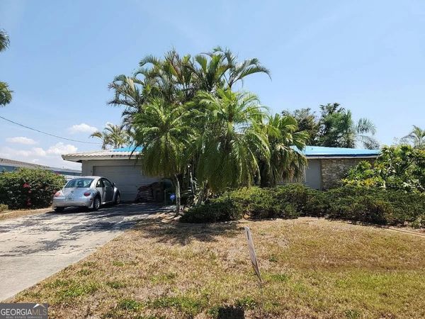 2835 SE 17th Place, Cape Coral, FL 33904