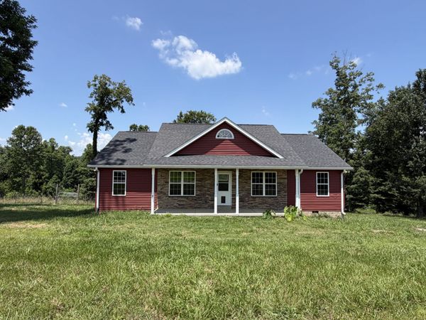171 High Point Rd , Erin, TN 37061