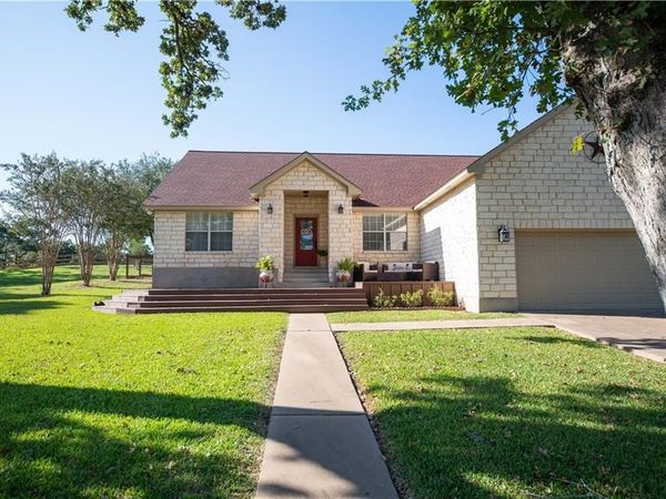 460 Tahitian DR, Bastrop, TX 78602